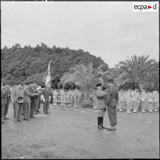 Le lieutenant colonel Lecointre au cours de la remise de décorations.