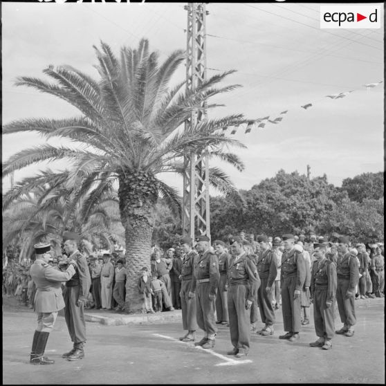 Le lieutenant colonel Lecointre au cours de la remise de décorations.
