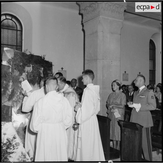 Le Baptême de la cloche ayant pour marraine madame la colonelle Kliszowska, et pour parrain le médecin général Chavialle.