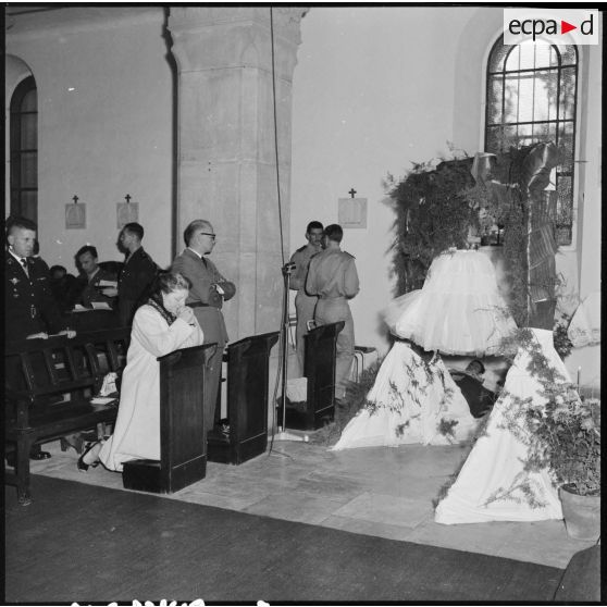 Baptême de la cloche en présence de la marraine, la générale Allard, et du parrain, le général Langlet.