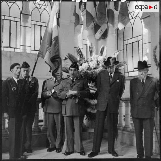 Au cimetière israélite le Grand Rabbin prononce une allocution et un aumonier des prières.