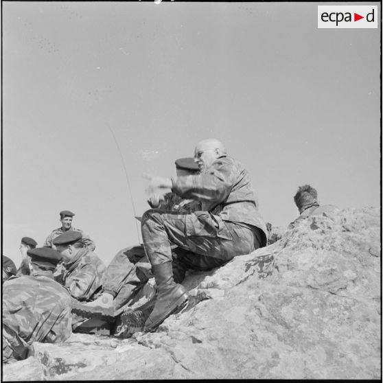 Colonel François Coulet, commandant du groupement des commandos parachutistes de l'air, en Algérie.