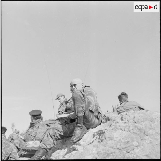 Colonel François Coulet, commandant du groupement des commandos parachutistes de l'air, en Algérie.