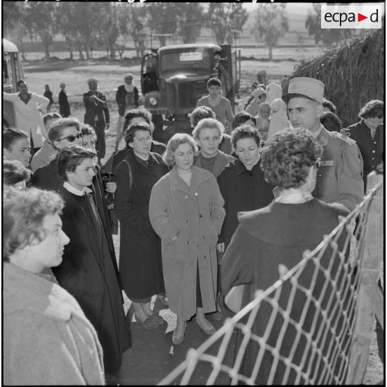 Tournée d'inspection d'assistantes sociales en Algérie.