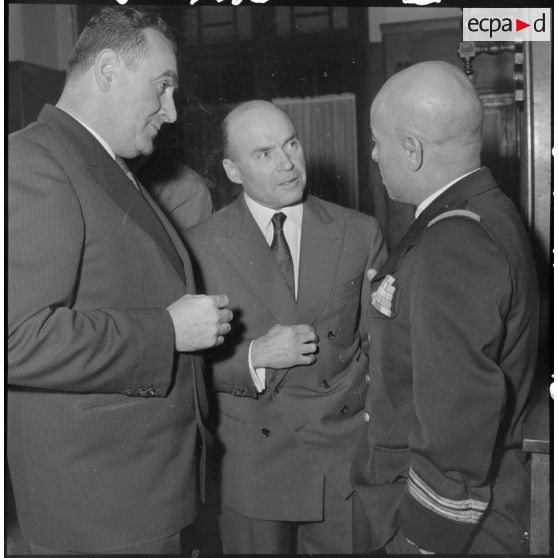 Autorités militaires à une réception.