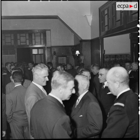 Autorités militaires à une réception.