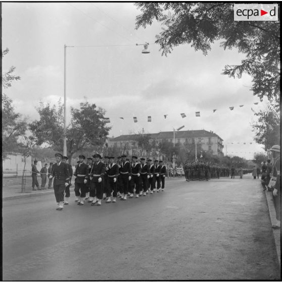 Défilé du 11 novembre 1957 à Sétif.