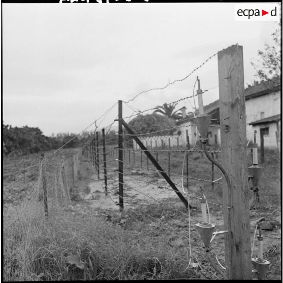 Les installations du barrage à la frontière algéro-tunisienne.