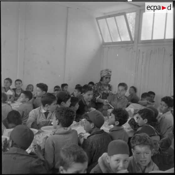 La cantine scolaire de Bouïra où les enfants déjeunent.