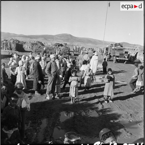 La vie du village aux premières de la matinée.