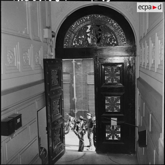 Porte du Palais Bruce.