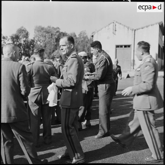 Au cours de la cérémonie un méchoui est offert aux officiers.