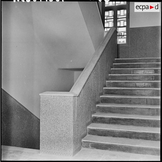 Inauguration d'un bâtiment à l'hôpital Maillot : cage d'escalier.