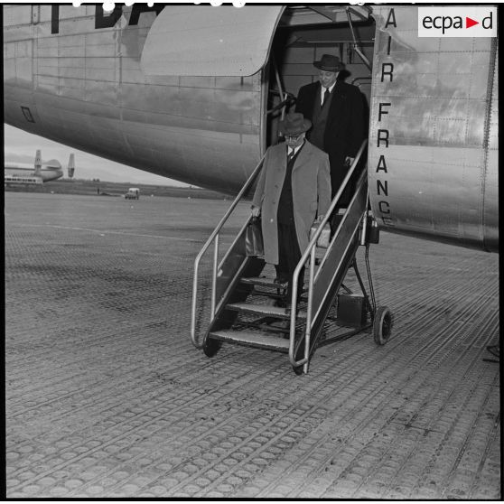 Petit Montgobert et Jean Dame arrivent à Maison Blanche.