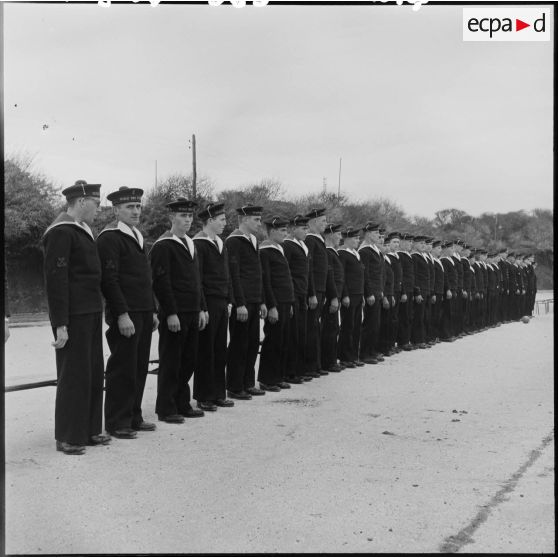 Au centre Sirroco du Matifou, équipe de handball des fusiliers marins.