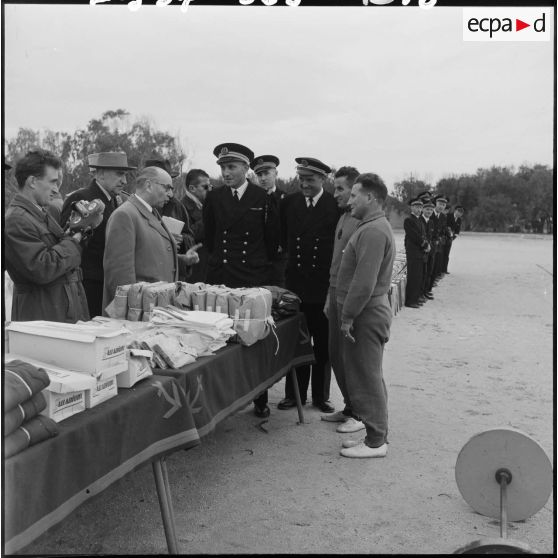 Au centre Sirroco du Matifou, remise des dons d'équipements sportifs.