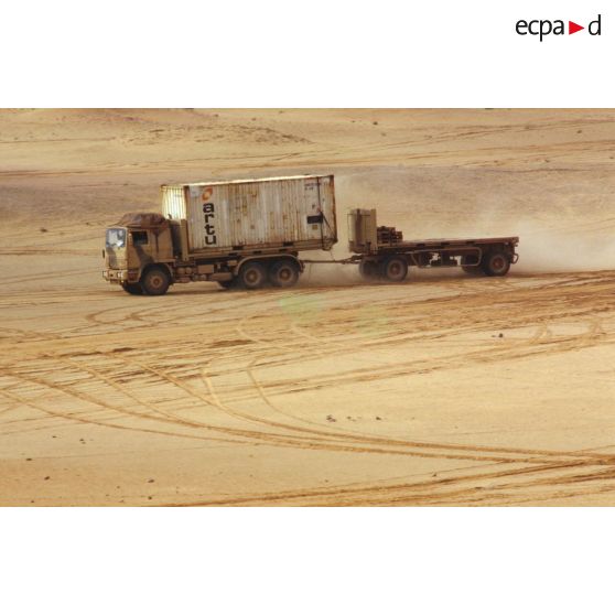 Le SEA (Service des essences des armées) dans les environs de CRK (camp du roi Khaled).