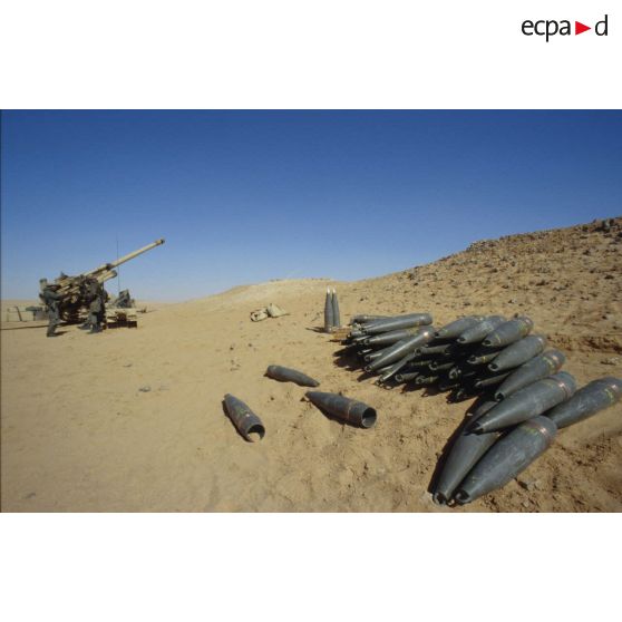 Les soldats du 11e RAMa (régiment d'artillerie de marine) se préparent à exercice de tir au canon de 155 mm TR-F1 en ZDO (zone de déploiement opérationnel) Olive.