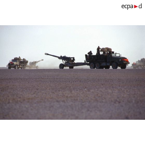En ZDO (zone de déploiement opérationnel) Olive, exercice de mise en batterie du 8e régiment d'artillerie américain.