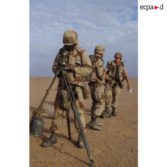 En ZDO (zone de déploiement opérationnel) Olive, exercice de mise en batterie du 8e régiment d'artillerie américain.