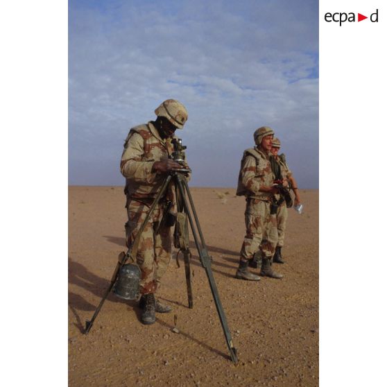 En ZDO (zone de déploiement opérationnel) Olive, exercice de mise en batterie du 8e régiment d'artillerie américain.