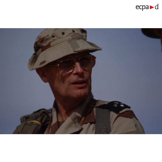 En ZDO (zone de déploiement opérationnel) Olive, portrait du général de corps d'armée Michel Roquejeoffre, commandant en chef de l'opération Daguet.