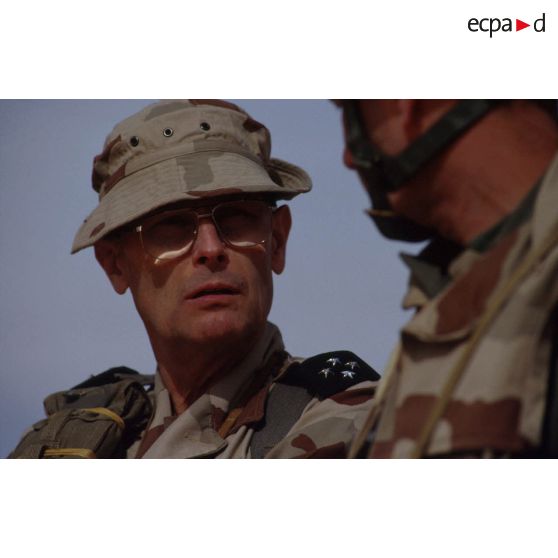 En ZDO (zone de déploiement opérationnel) Olive, portrait du général de corps d'armée Michel Roquejeoffre, commandant en chef de l'opération Daguet.