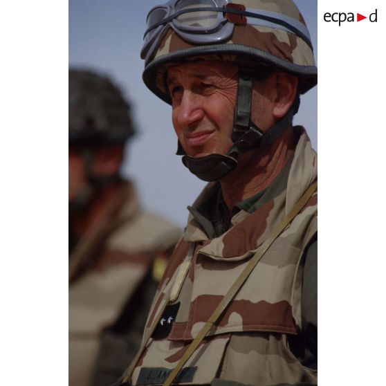 En ZDO (zone de déploiement opérationnel) Olive, portrait du général de brigade Bernard Janvier, commandant la division Daguet.
