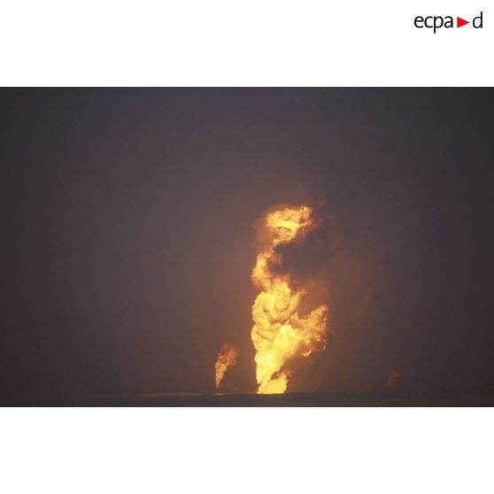 Puits de pétrole en feu.