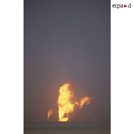 Puits de pétrole en feu.