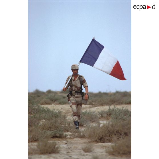 Une cérémonie symbolique regroupe les soldats alliés sur les bords de l'Euphrate.