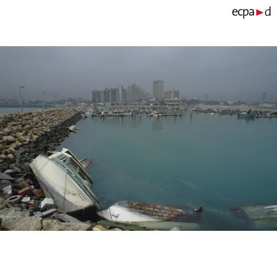 Un port de plaisance sur la jetée de Koweit City.