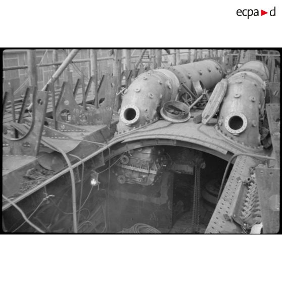 Assemblage de U-Boote de type IX-B à Brème.