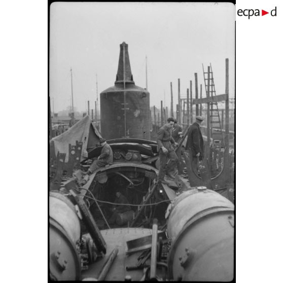 Assemblage de U-Boote de type IX-B à Brème.