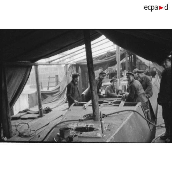 Assemblage de U-Boote de type IX-B à Brème.