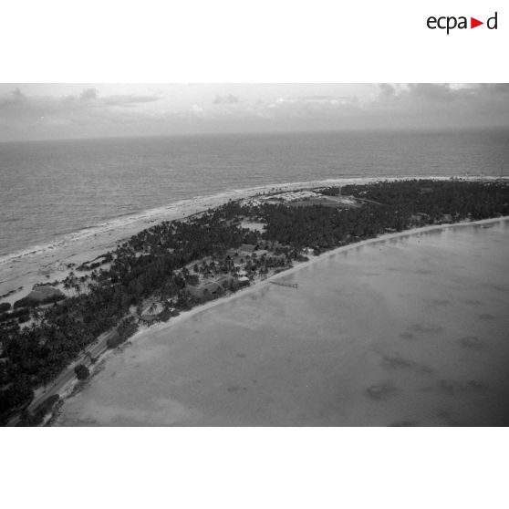 Vue aérienne de Moruroa.[Description en cours]