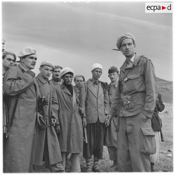Douar Aïn Hamiane. Les membres de la harka nouvellement formée.