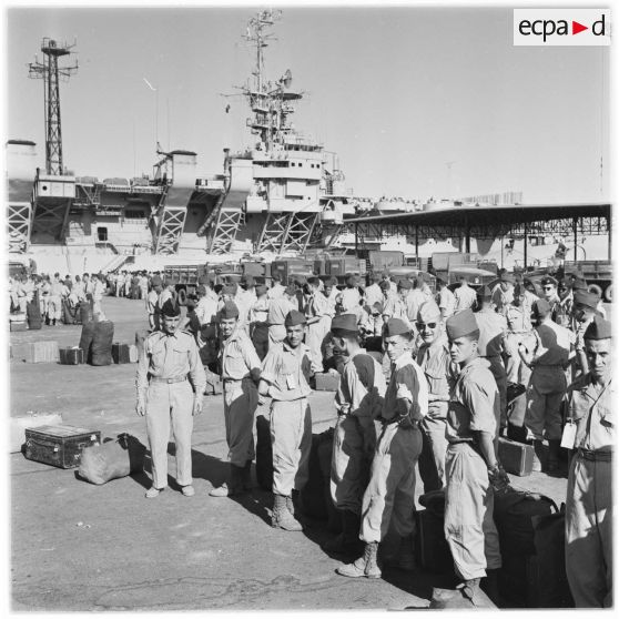 Port d'Alger. Départ des jeunes moniteurs.