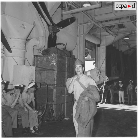 Alger. Départ des jeunes moniteurs.