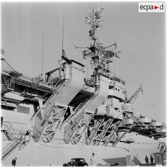 Alger. Le porte-avions La Fayette.