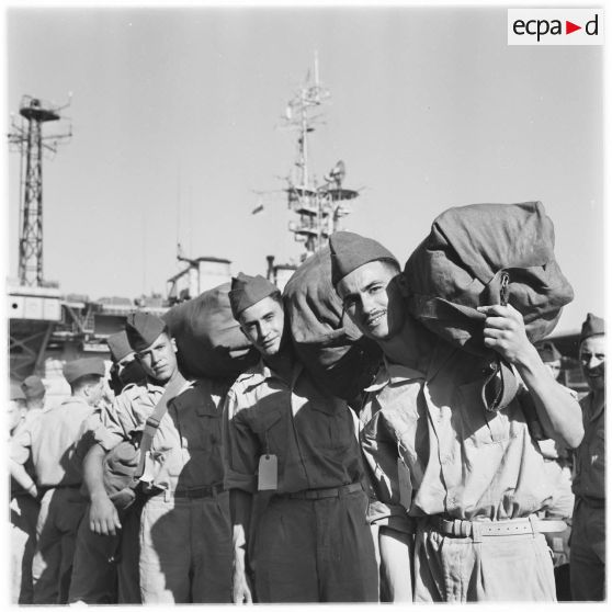 Port d'Alger. Départ des jeunes moniteurs.