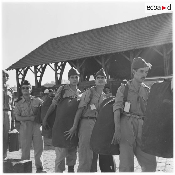 Port d'Alger. Départ des jeunes moniteurs.