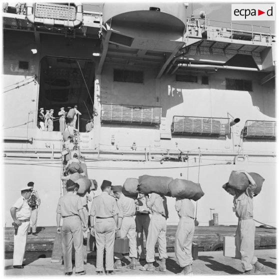 Port d'Alger. Départ des jeunes moniteurs.