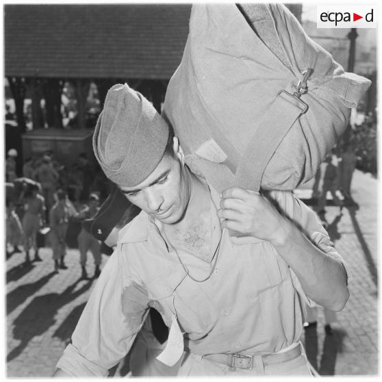 Port d'Alger. Départ des jeunes moniteurs.