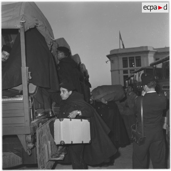 Embarquement dans les véhicules.