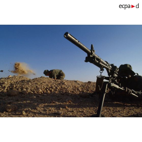 Le groupe de combat du 1er RI installe son bivouac.