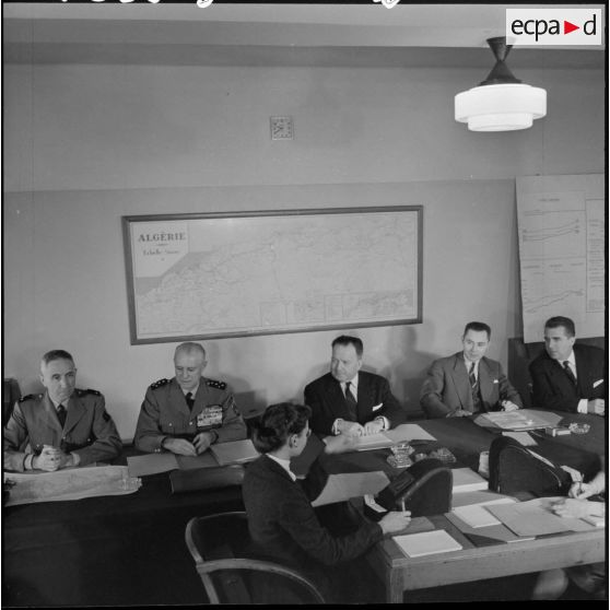 Robert Lacoste, Raoul Salan et André Dulac lors d'une conférence à Alger en 1958.