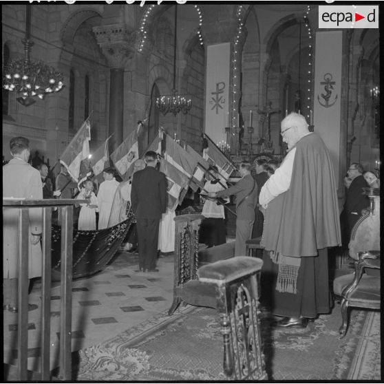 Le chœur lors de la messe à la mémoire du maréchal de Lattre de Tassigny en la cathédrale d'Alger.