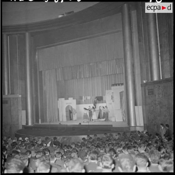 La scène du théâtre.