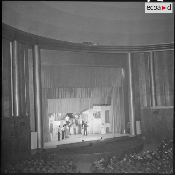 La scène du théâtre.